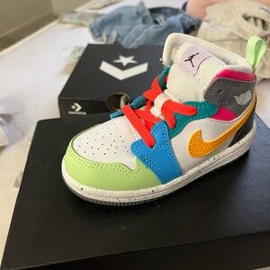 Jordan 1 Mid Toddler Sneaker 7C.
NEVER WORN